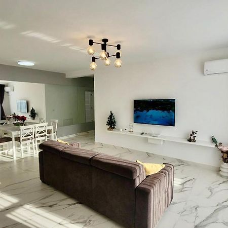 Magic Mirror Apartamento Satu Mare Exterior foto