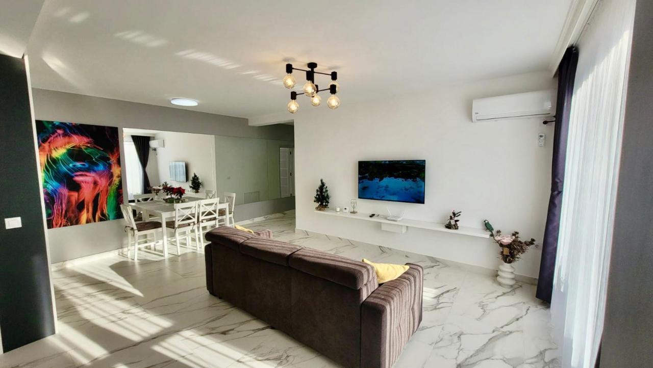 Magic Mirror Apartamento Satu Mare Exterior foto